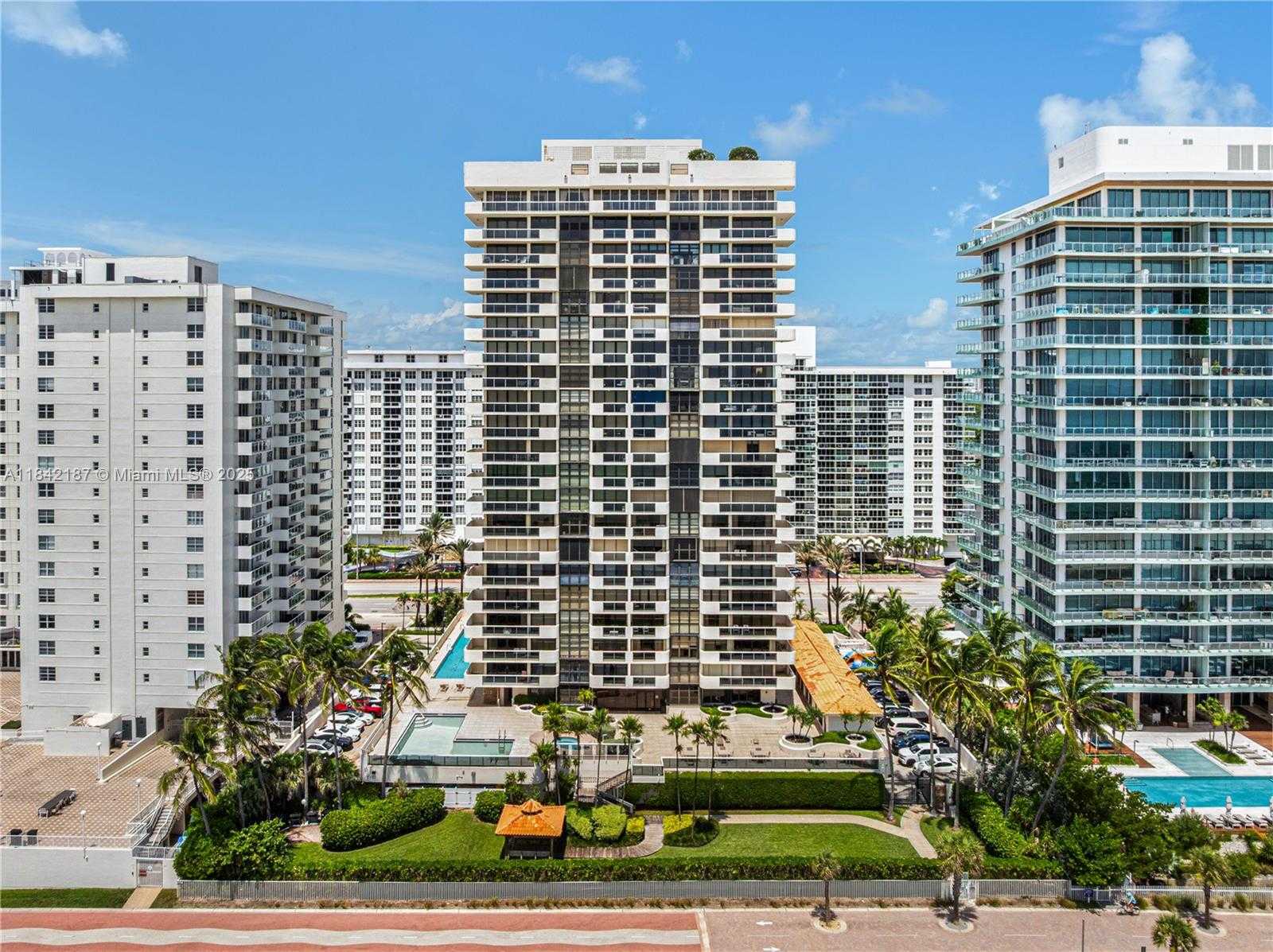 Small Image of 5757 COLLINS AVE #PH-4, Miami Beach Number 28