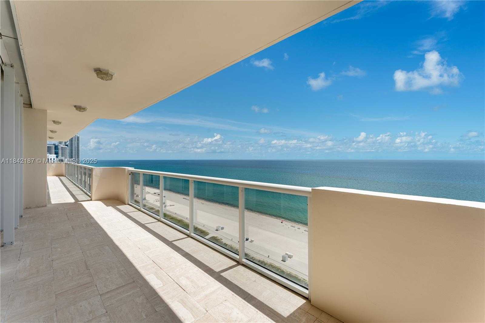 Small Image of 5757 COLLINS AVE #PH-4, Miami Beach Number 7