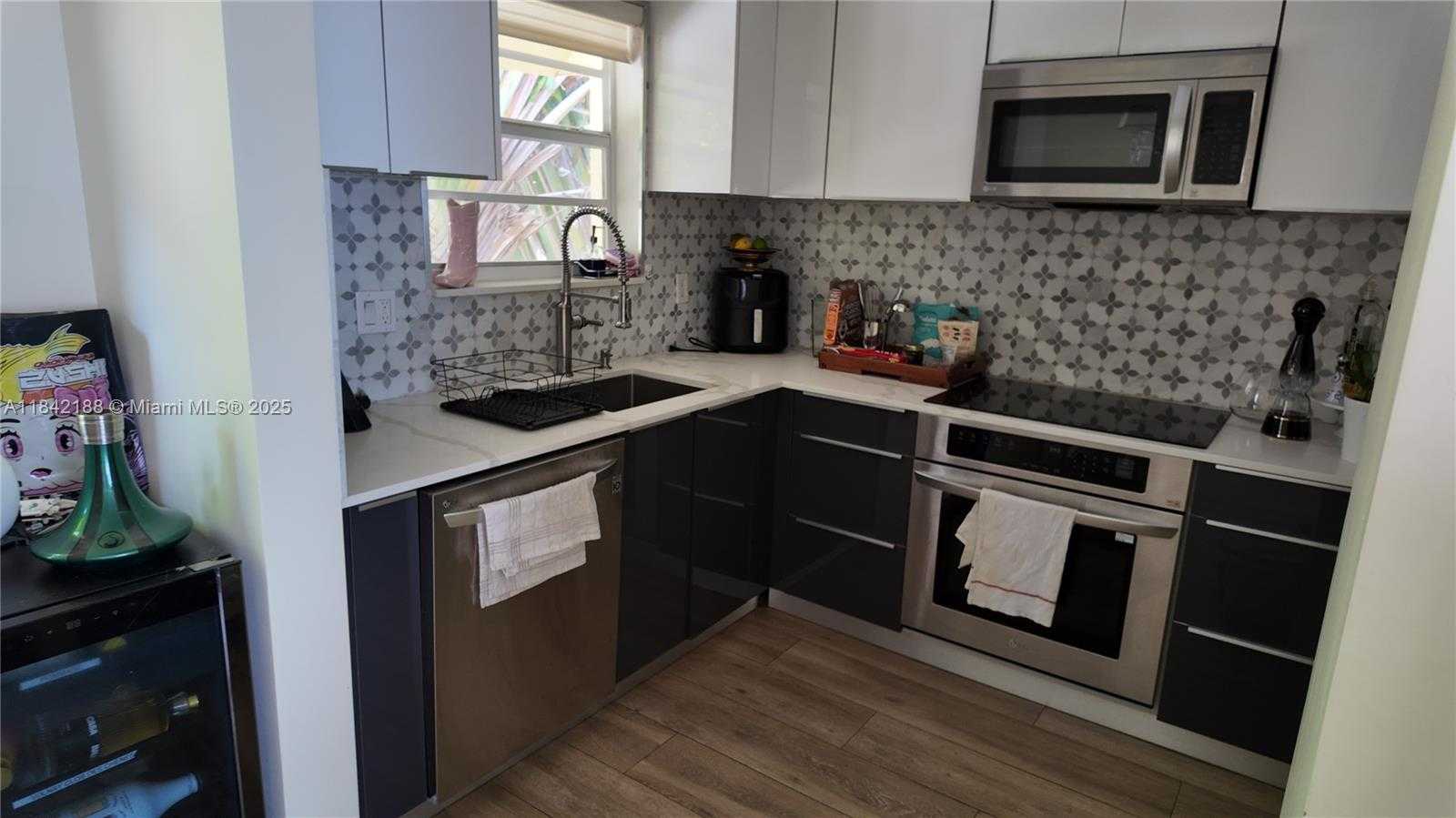 Small Image of 1535 MERIDIAN AVE #6, Miami Beach Number 4
