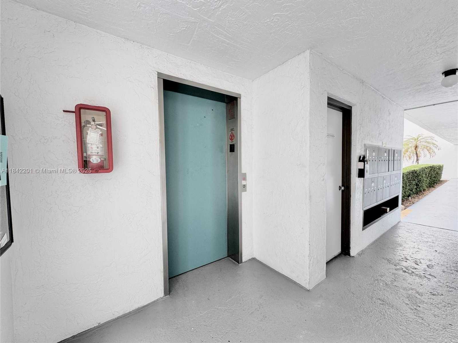 Small Image of 1400 SHERIDAN ST #23J, Hollywood Number 24
