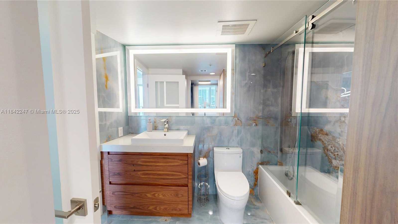 Small Image of 1750 NORTH BAYSHORE DR #2803, Miami Number 24