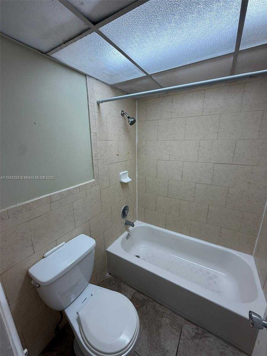 Small Image of 6930 Miami Gardens Dr, Hialeah, FL 33015, USA Number 10