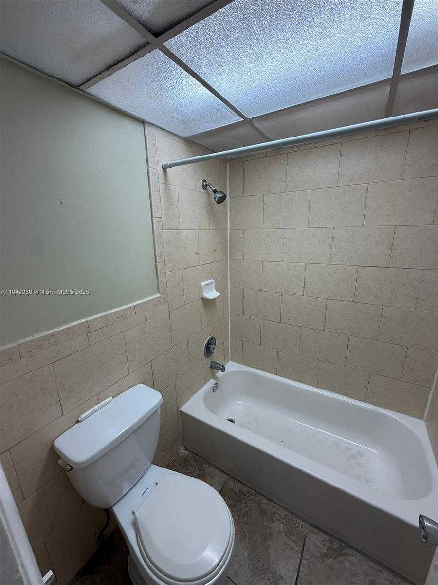 Small Image of 6930 Miami Gardens Dr, Hialeah, FL 33015, USA Number 11