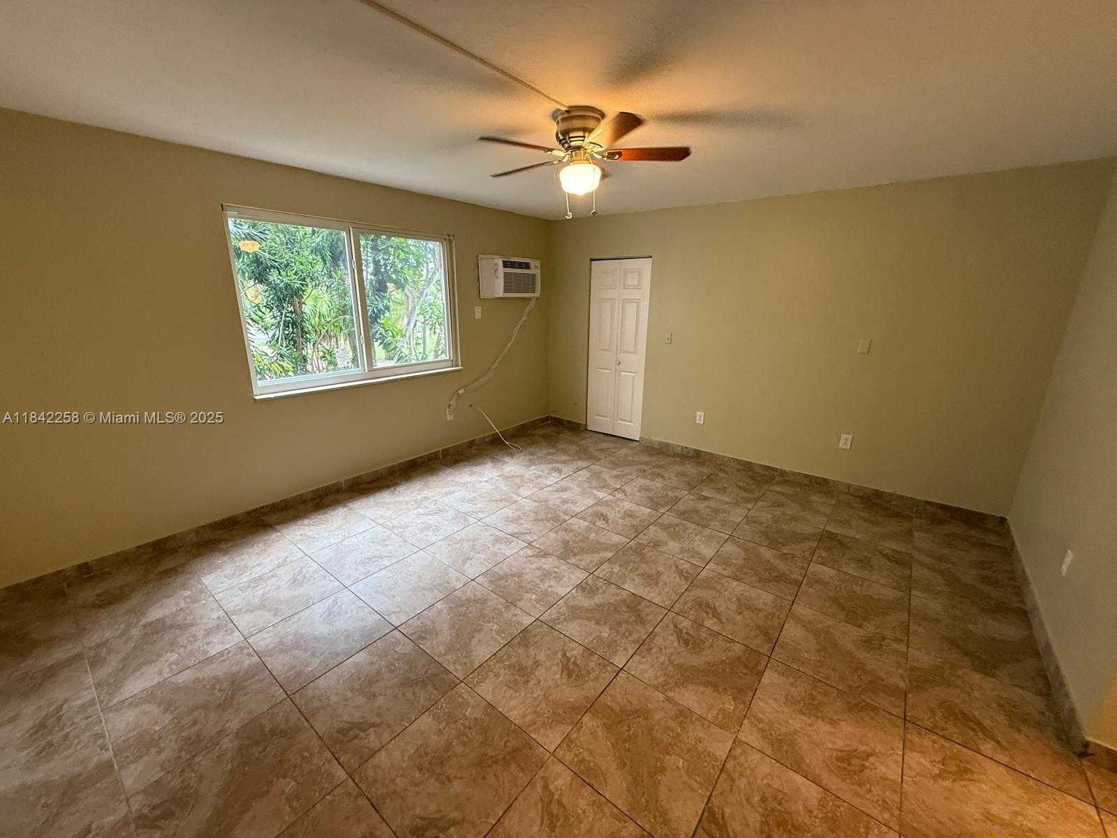 Small Image of 6930 Miami Gardens Dr, Hialeah, FL 33015, USA Number 12