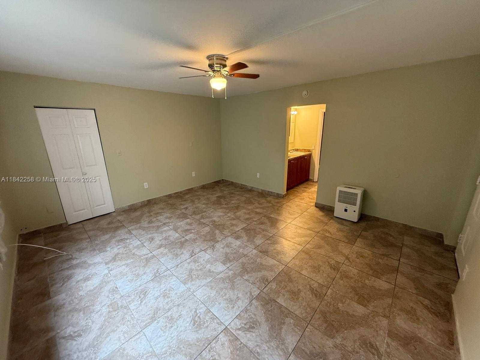 Small Image of 6930 Miami Gardens Dr, Hialeah, FL 33015, USA Number 13