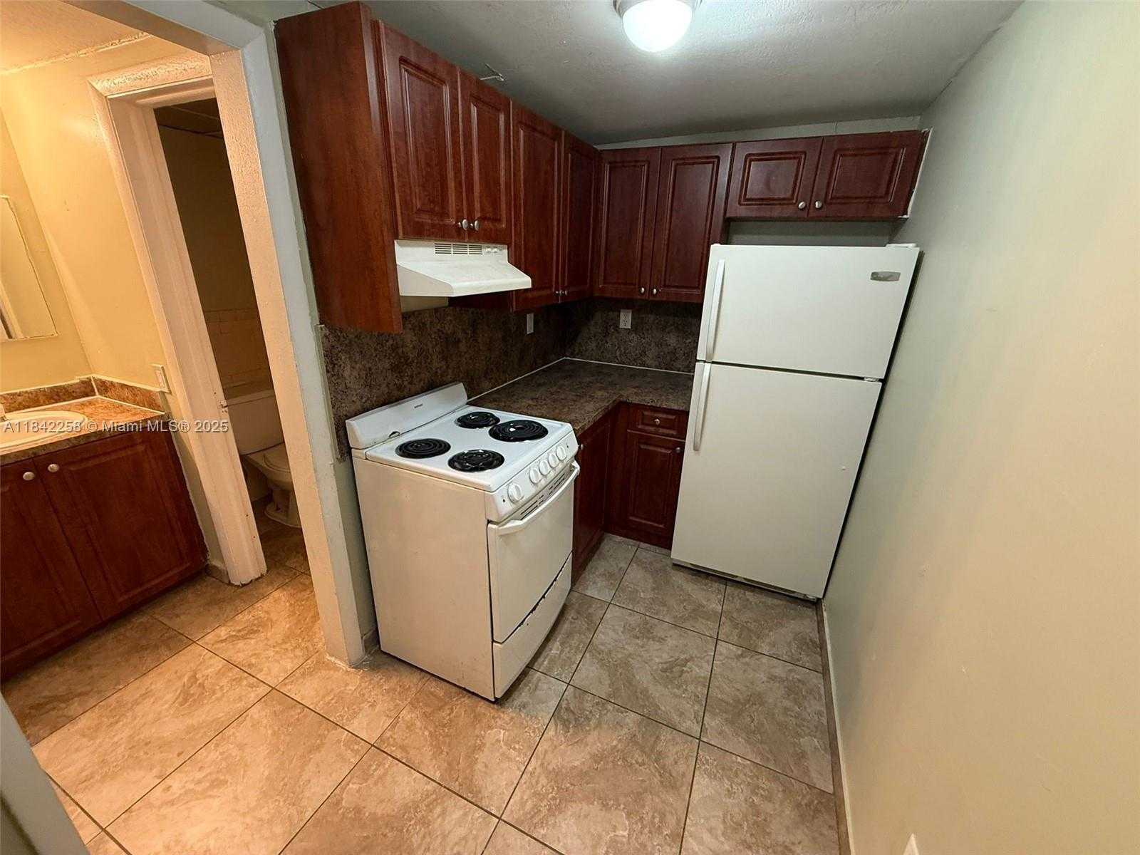 Small Image of 6930 Miami Gardens Dr, Hialeah, FL 33015, USA Number 8