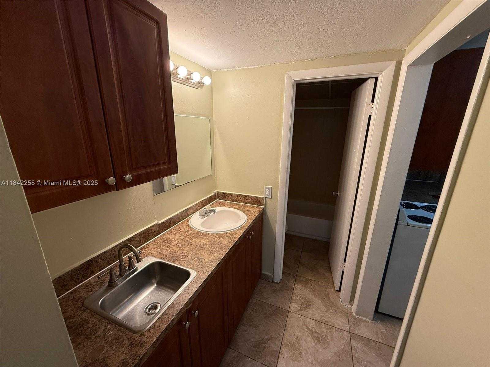 Small Image of 6930 Miami Gardens Dr, Hialeah, FL 33015, USA Number 9
