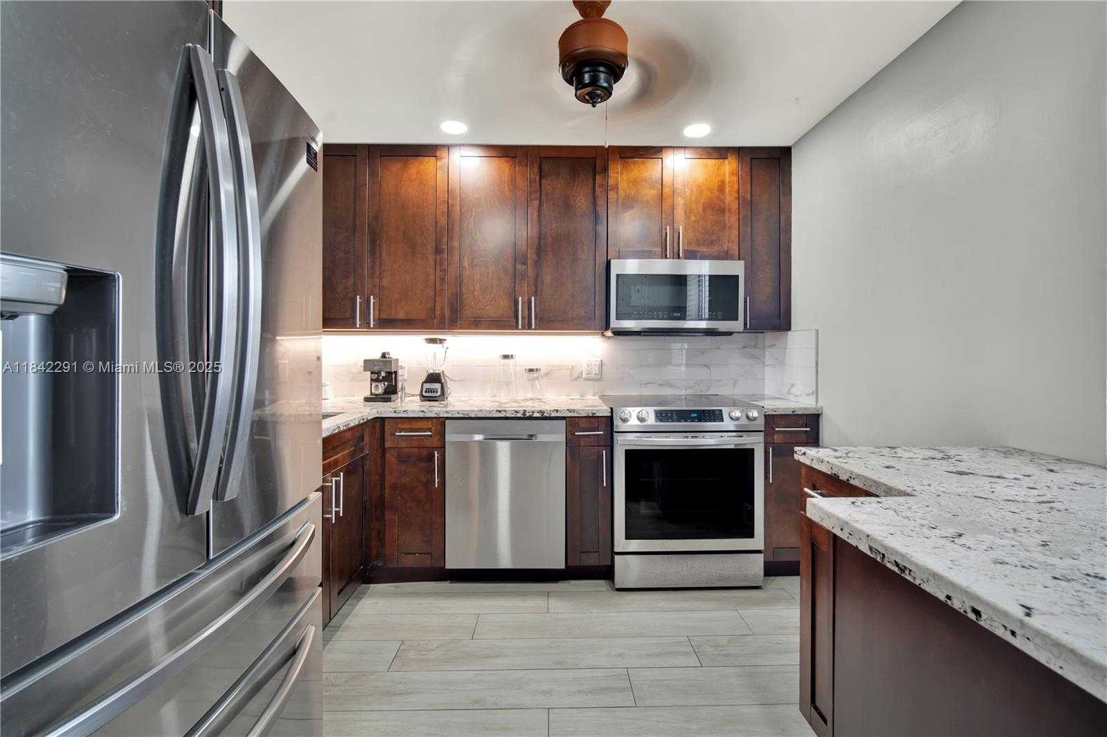 Small Image of 950 HILLCREST DR #414, Hollywood Number 11