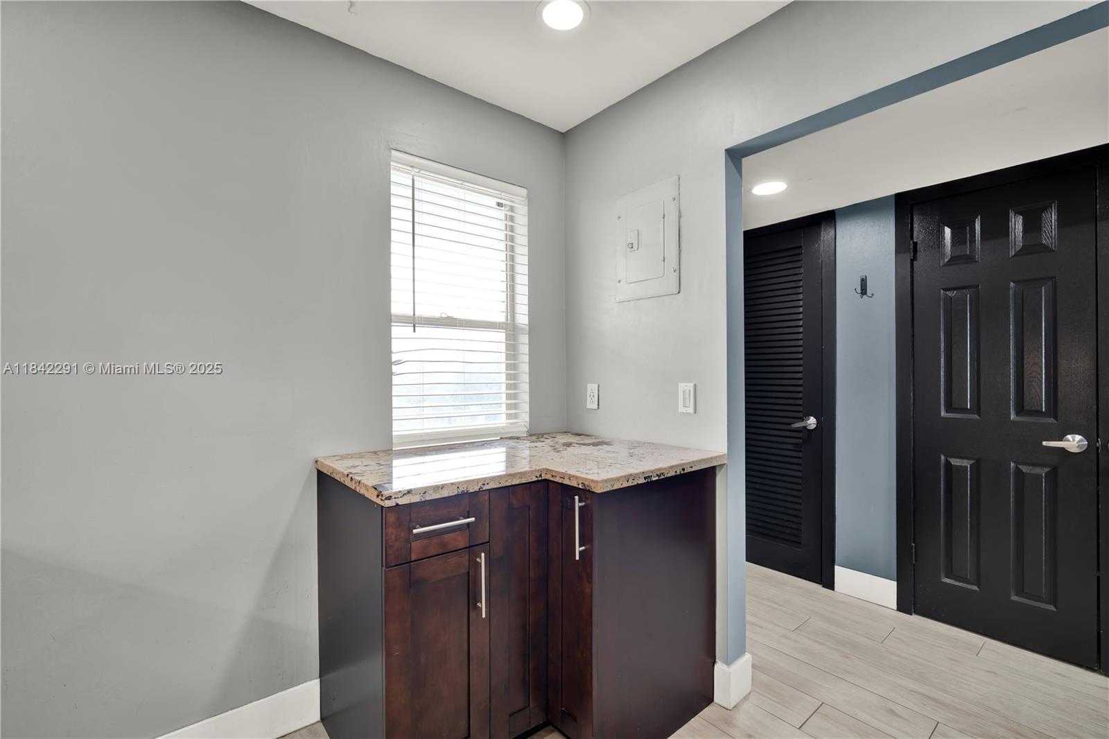 Small Image of 950 HILLCREST DR #414, Hollywood Number 12