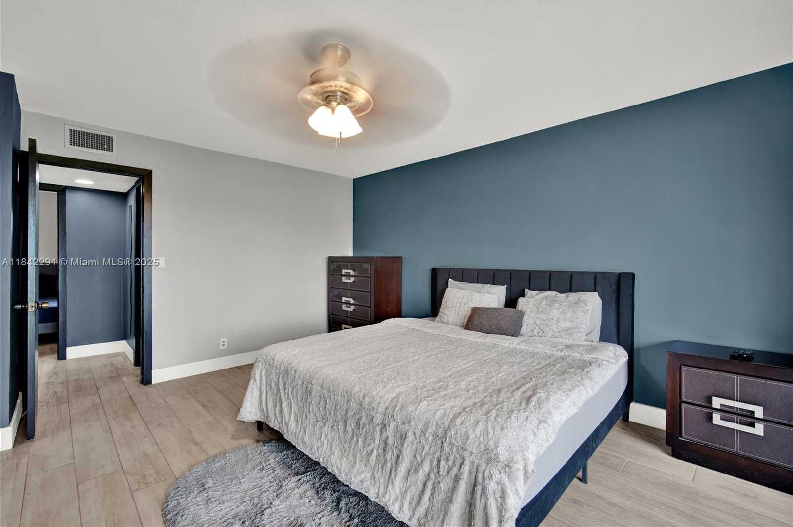 Small Image of 950 HILLCREST DR #414, Hollywood Number 16