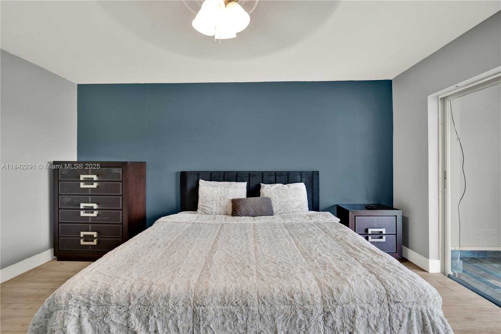 Small Image of 950 HILLCREST DR #414, Hollywood Number 17