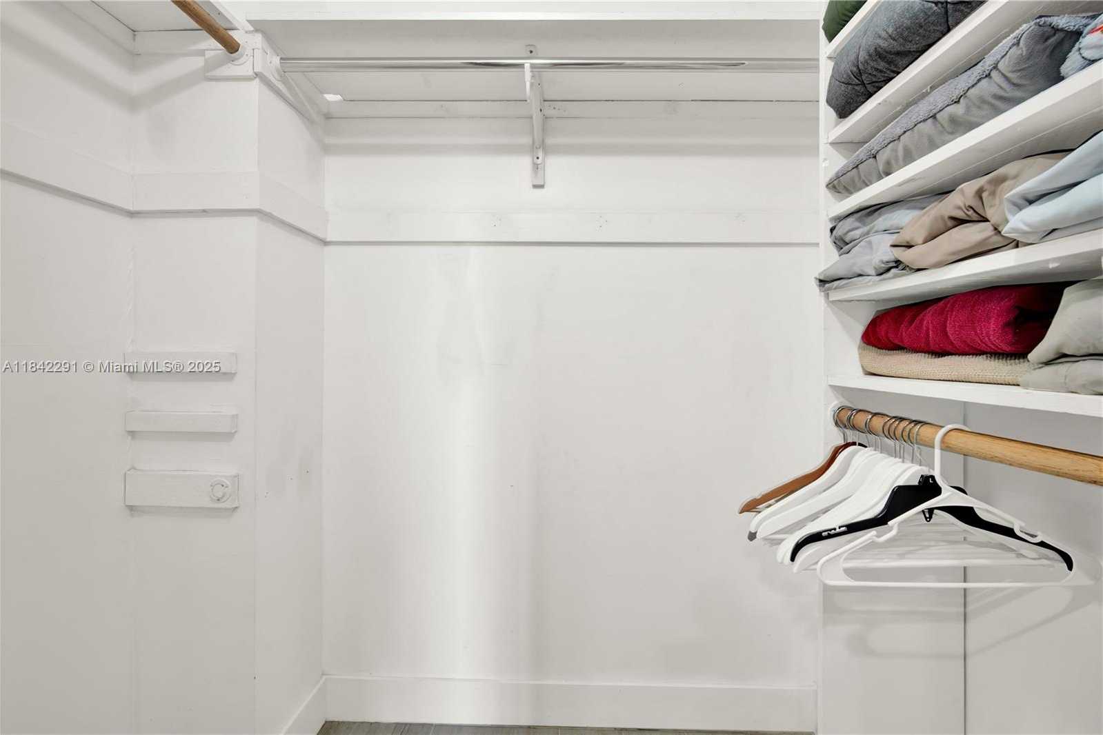 Small Image of 950 HILLCREST DR #414, Hollywood Number 18