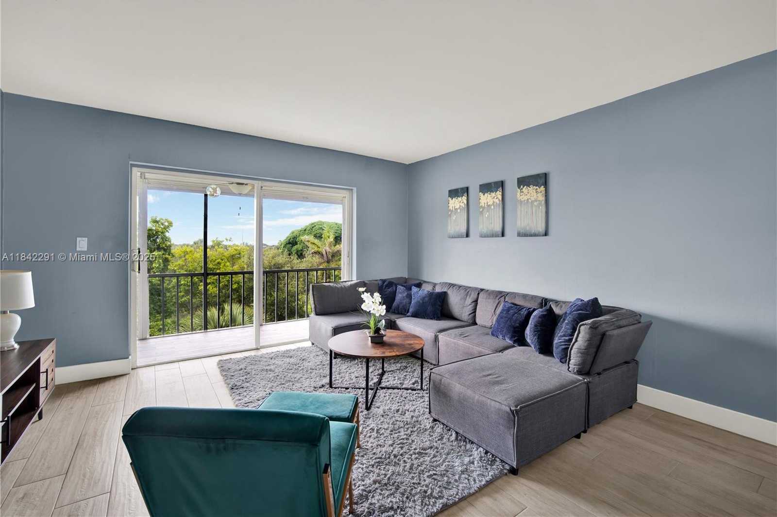 Small Image of 950 HILLCREST DR #414, Hollywood Number 2