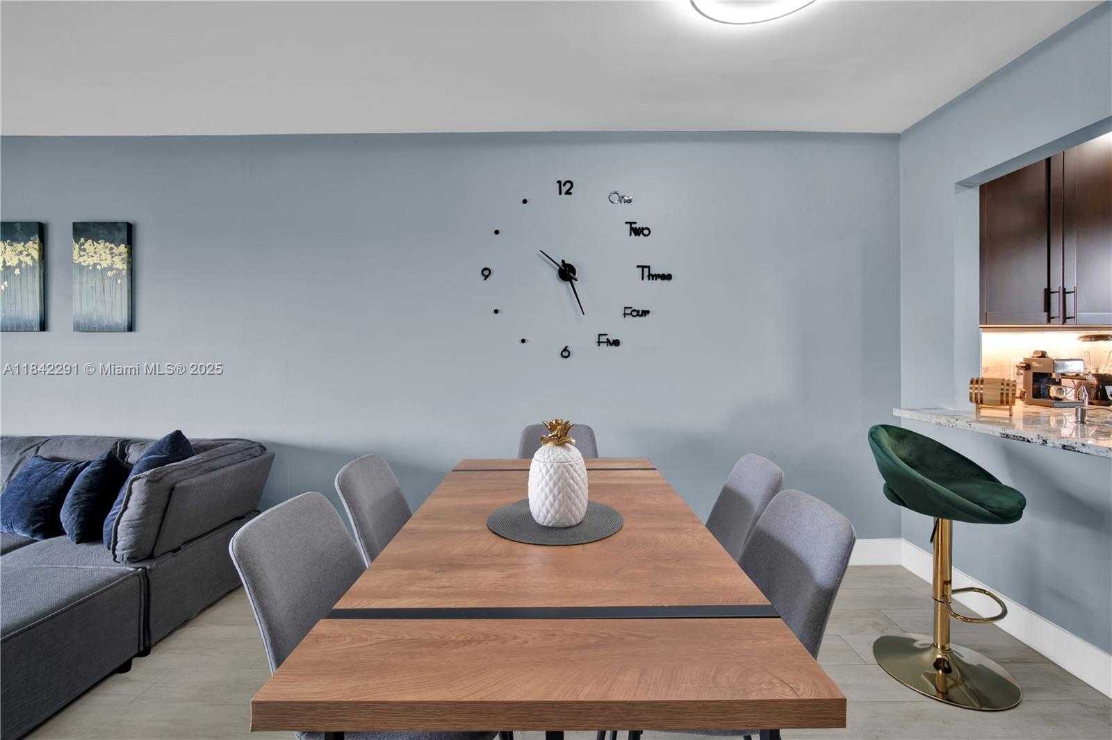 Small Image of 950 HILLCREST DR #414, Hollywood Number 3