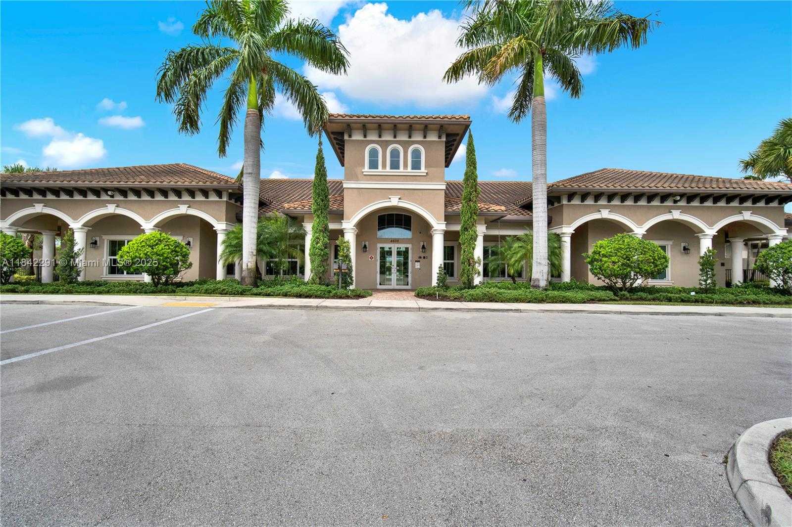 Small Image of 950 HILLCREST DR #414, Hollywood Number 34