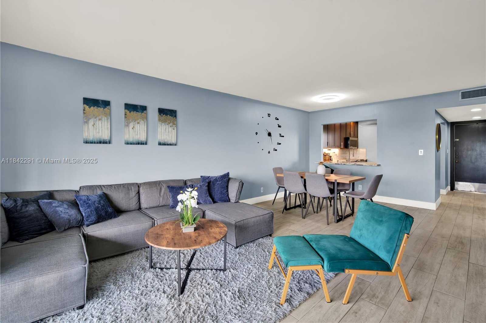 Small Image of 950 HILLCREST DR #414, Hollywood Number 5