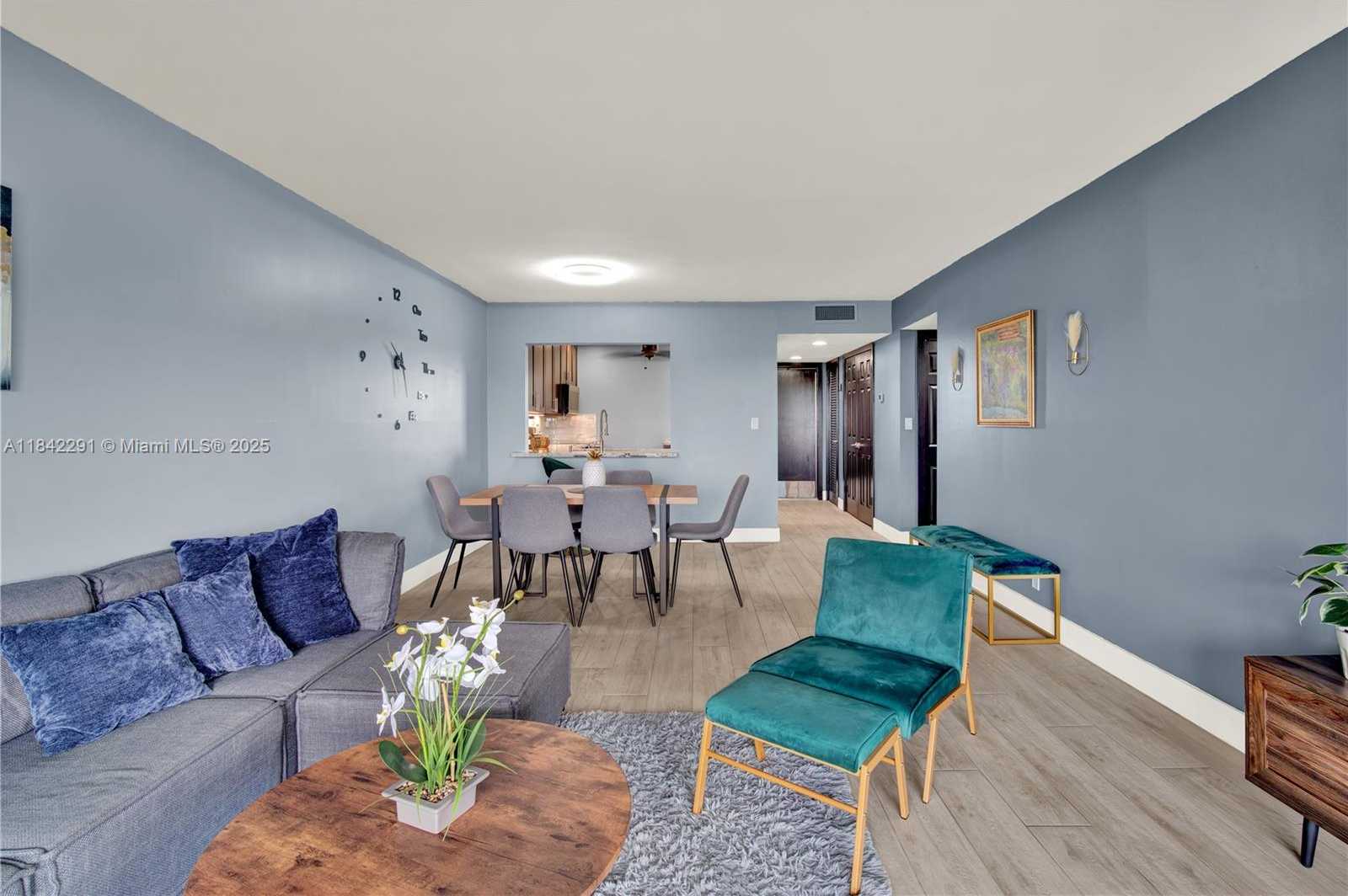 Small Image of 950 HILLCREST DR #414, Hollywood Number 7