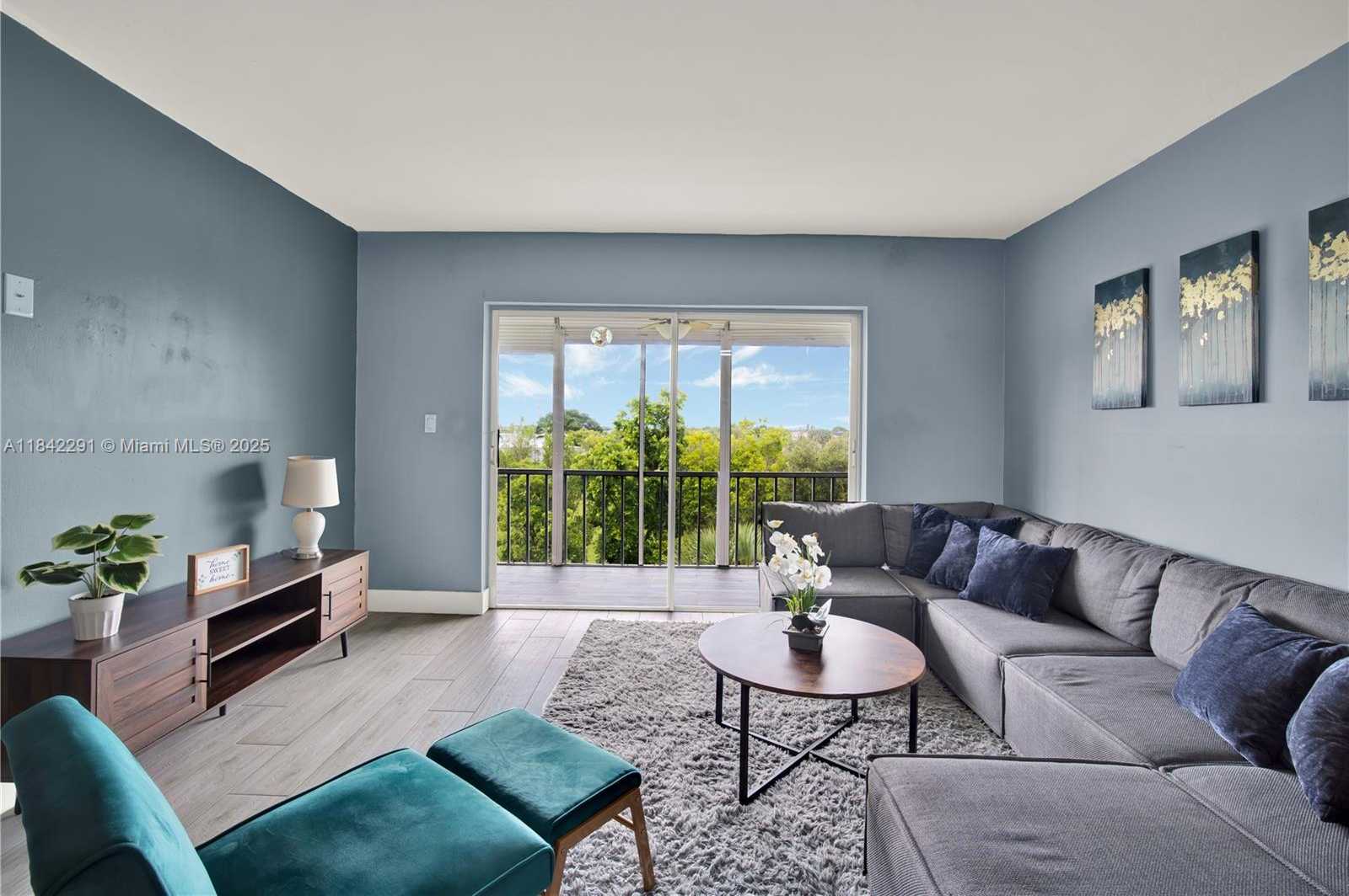 Small Image of 950 HILLCREST DR #414, Hollywood Number 8