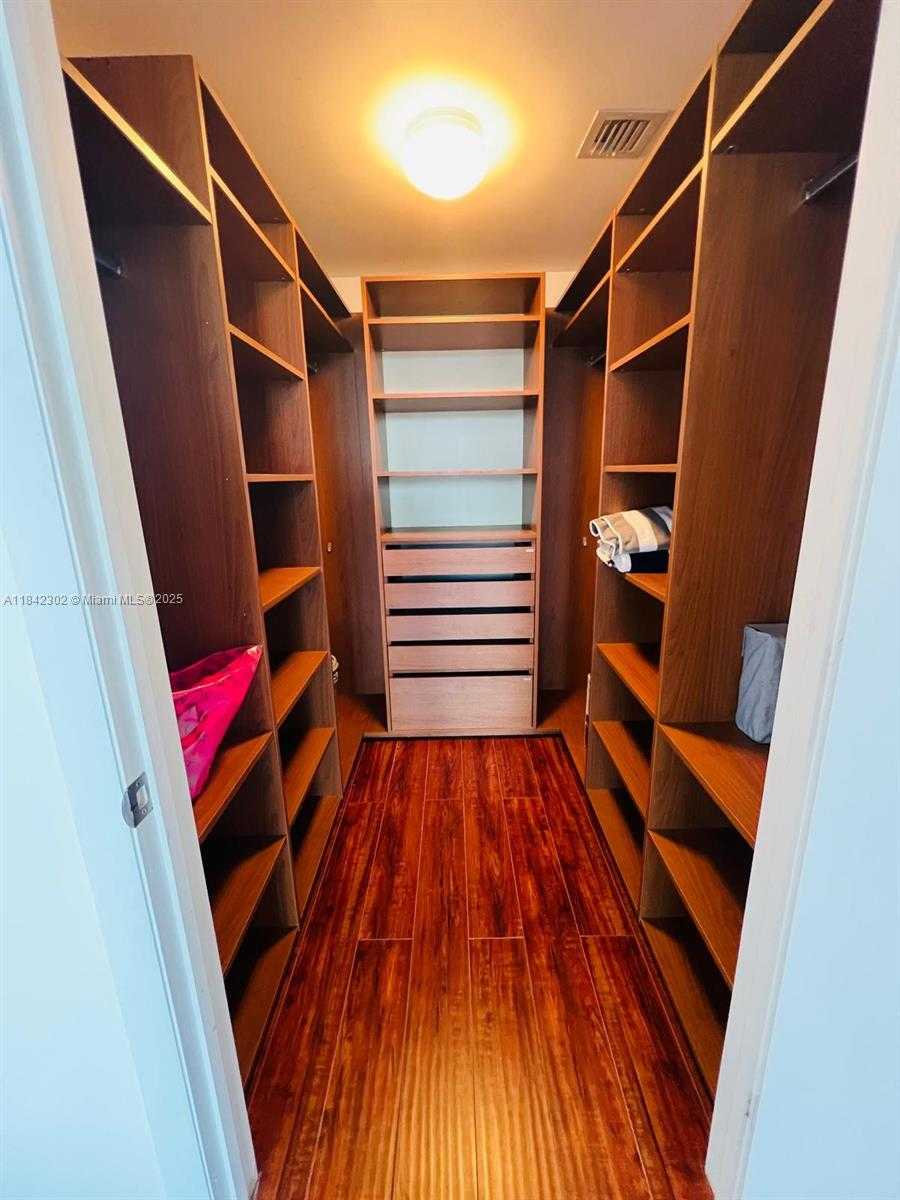 Small Image of 495 BRICKELL AVE #2707, Miami Number 19