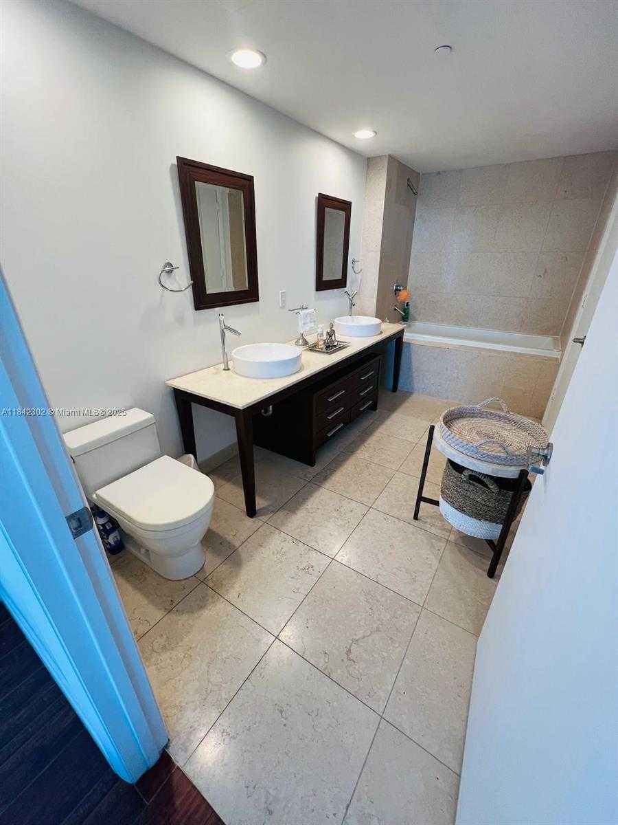 Small Image of 495 BRICKELL AVE #2707, Miami Number 20