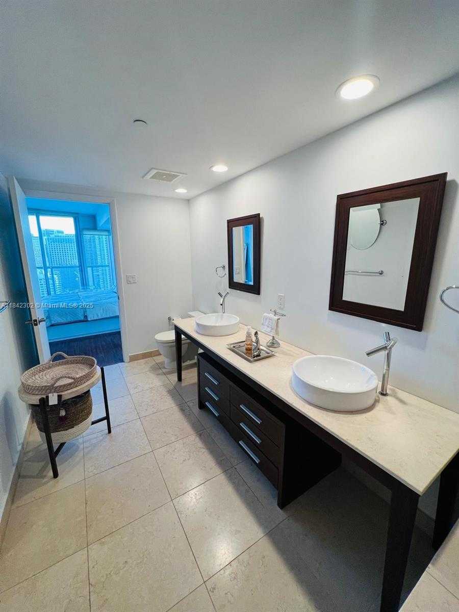 Small Image of 495 BRICKELL AVE #2707, Miami Number 21
