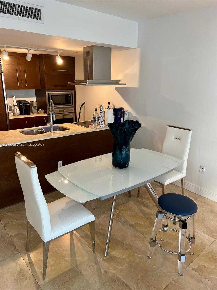 Small Image of 495 BRICKELL AVE #2707, Miami Number 4