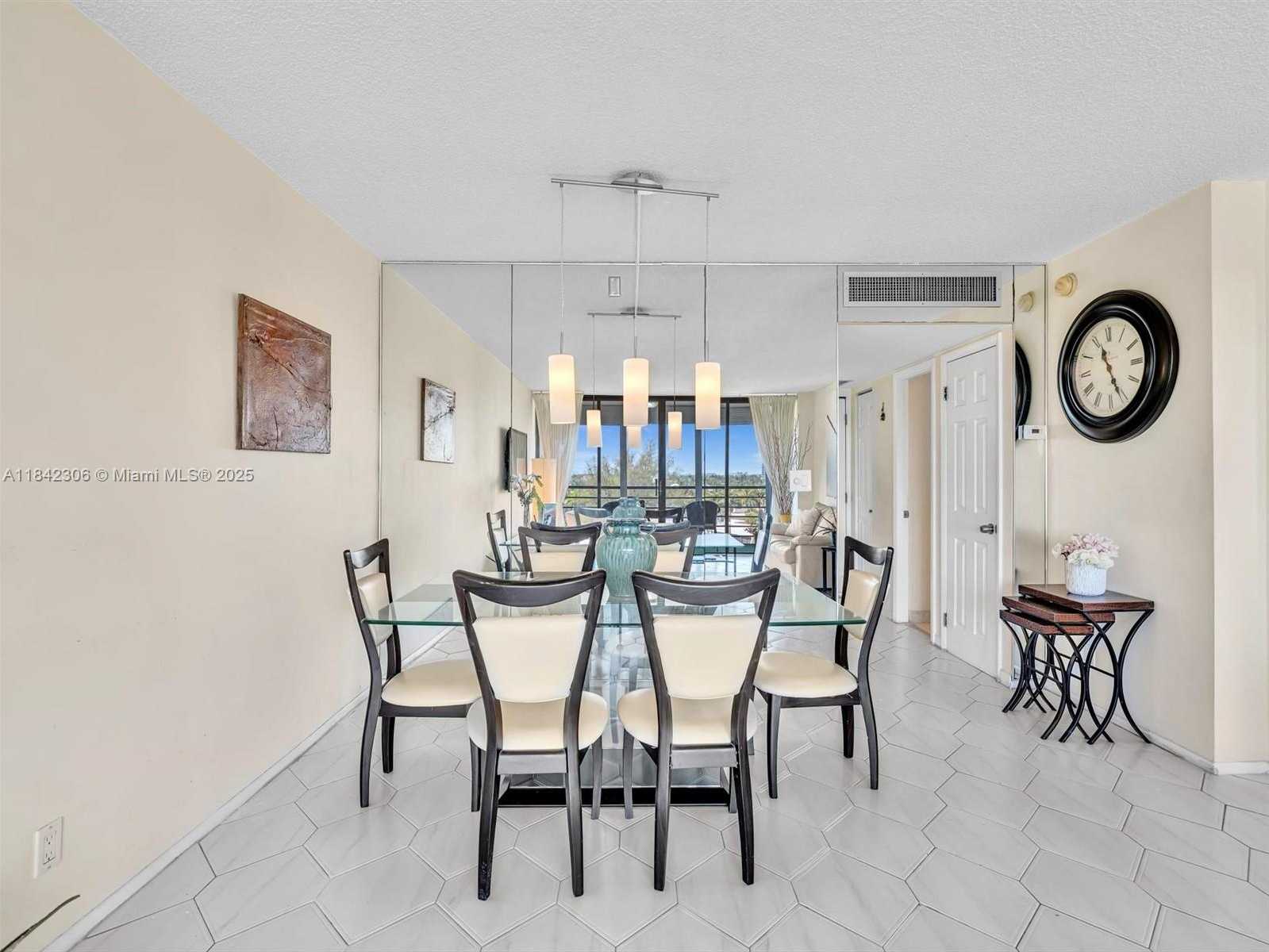 Small Image of 20400 E Country Club Dr, Aventura, FL 33180, USA Number 11