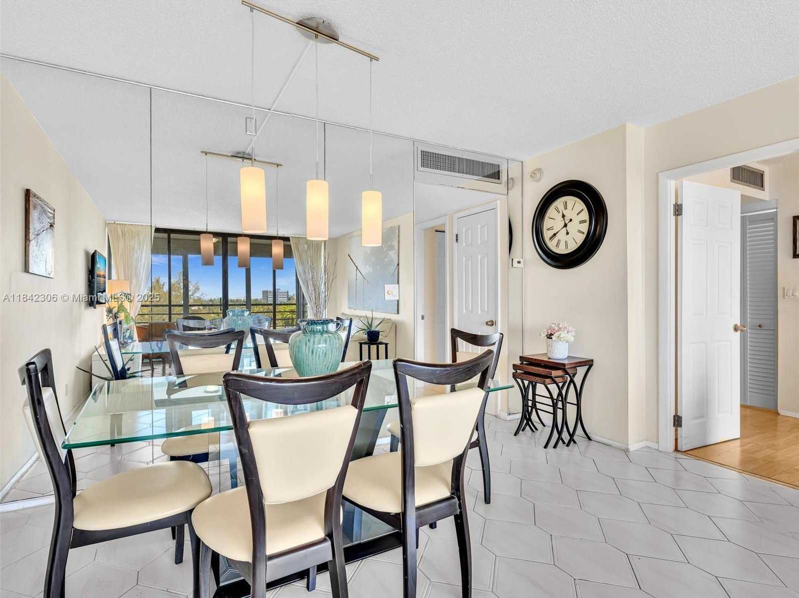 Small Image of 20400 E Country Club Dr, Aventura, FL 33180, USA Number 12