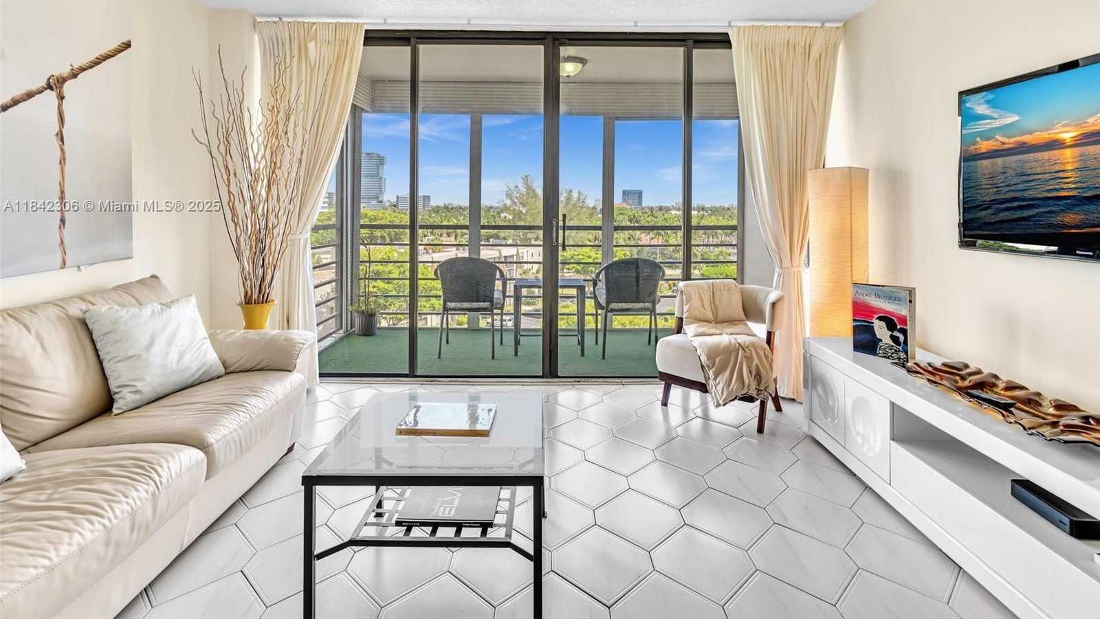 Small Image of 20400 E Country Club Dr, Aventura, FL 33180, USA Number 14