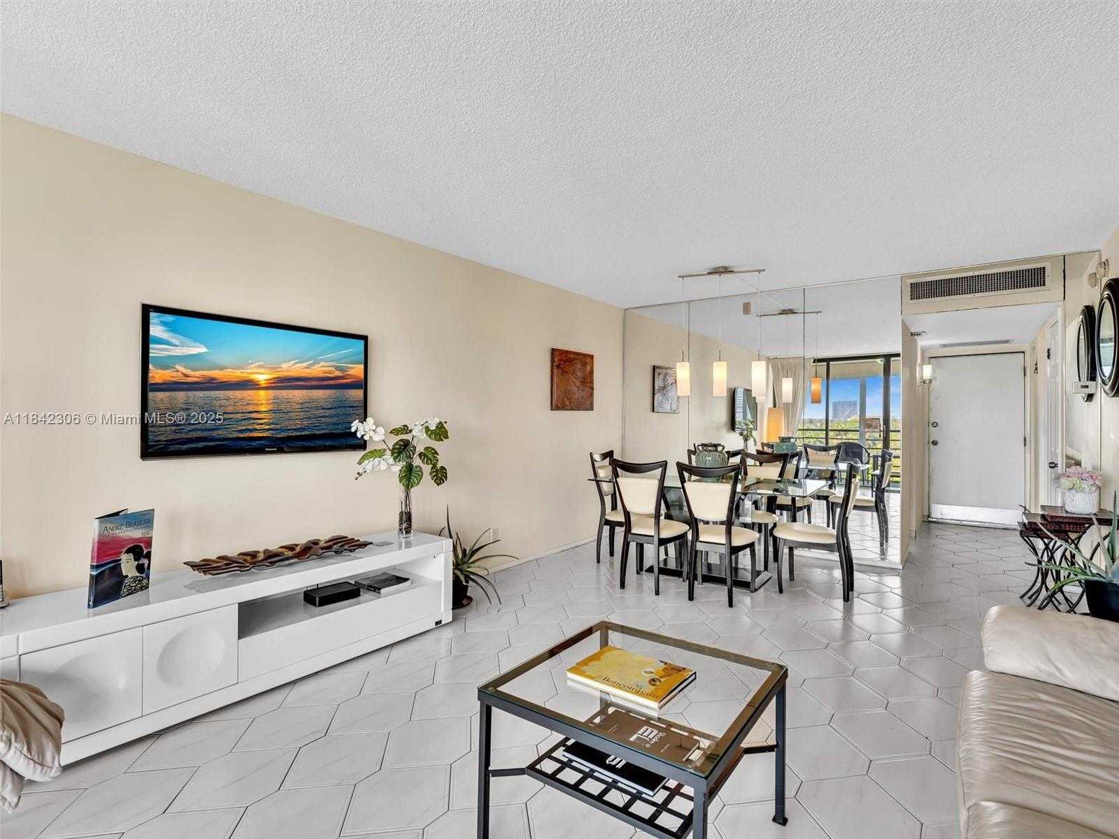 Small Image of 20400 E Country Club Dr, Aventura, FL 33180, USA Number 16