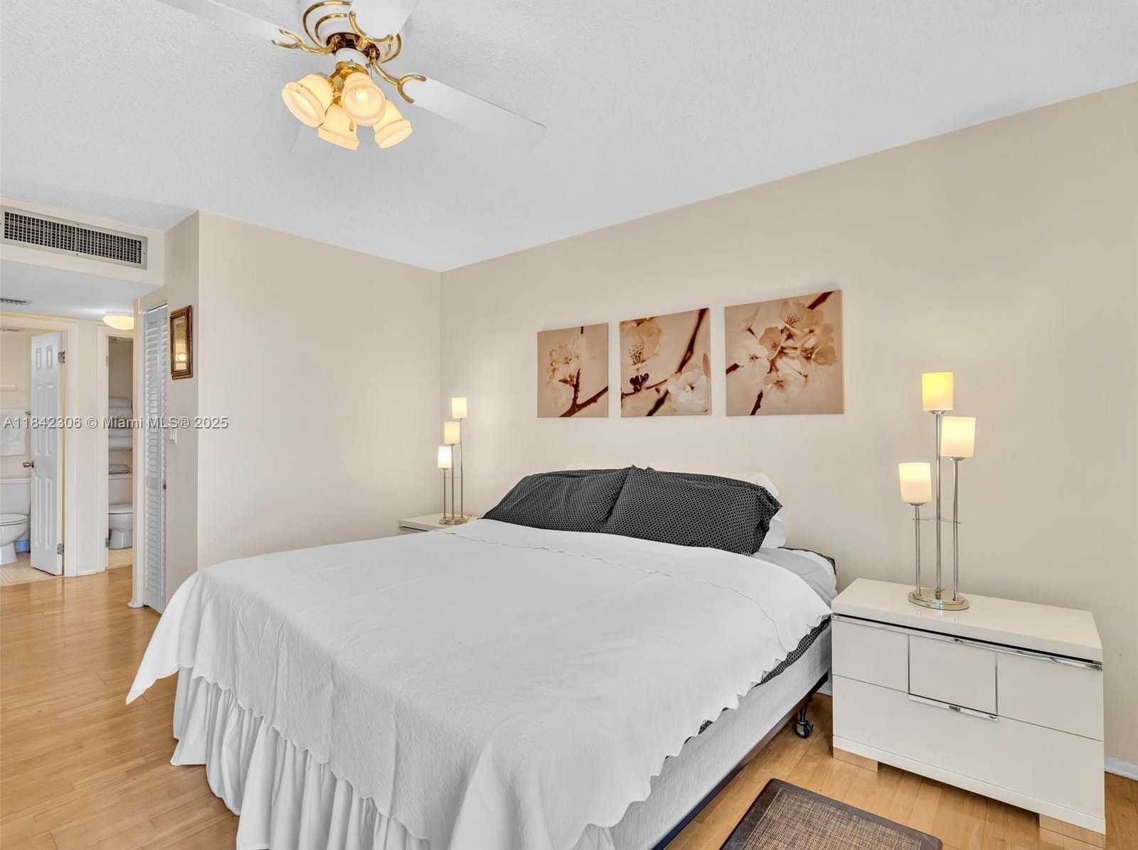 Small Image of 20400 E Country Club Dr, Aventura, FL 33180, USA Number 21