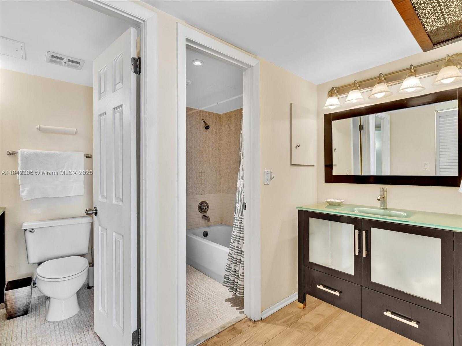 Small Image of 20400 E Country Club Dr, Aventura, FL 33180, USA Number 25