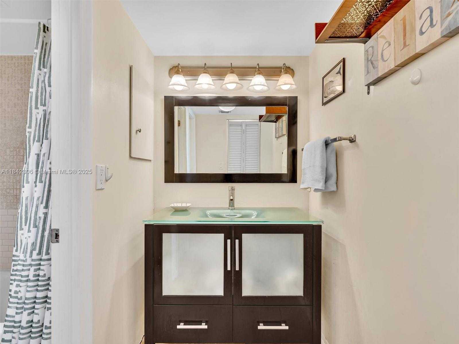 Small Image of 20400 E Country Club Dr, Aventura, FL 33180, USA Number 26