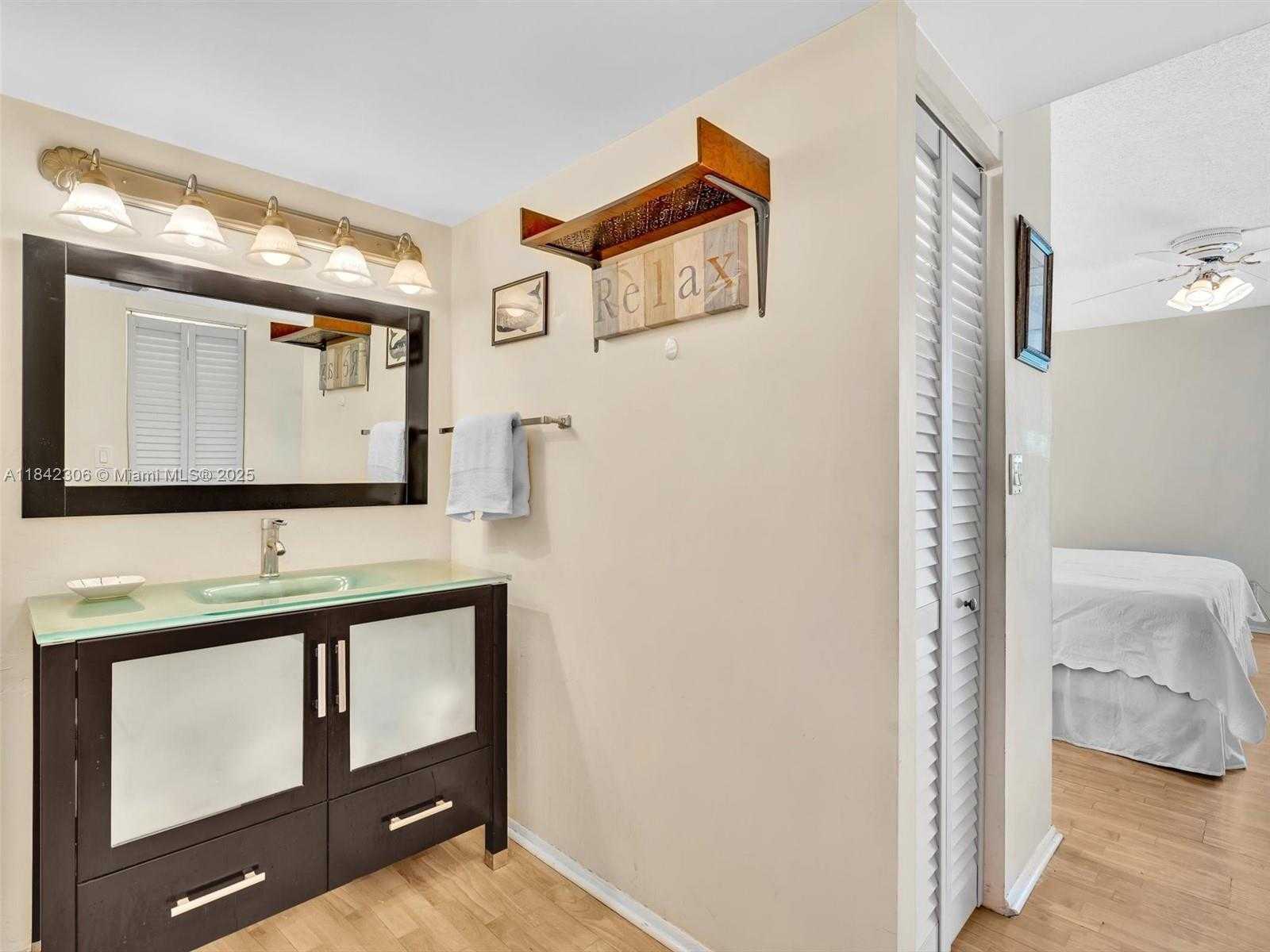 Small Image of 20400 E Country Club Dr, Aventura, FL 33180, USA Number 27