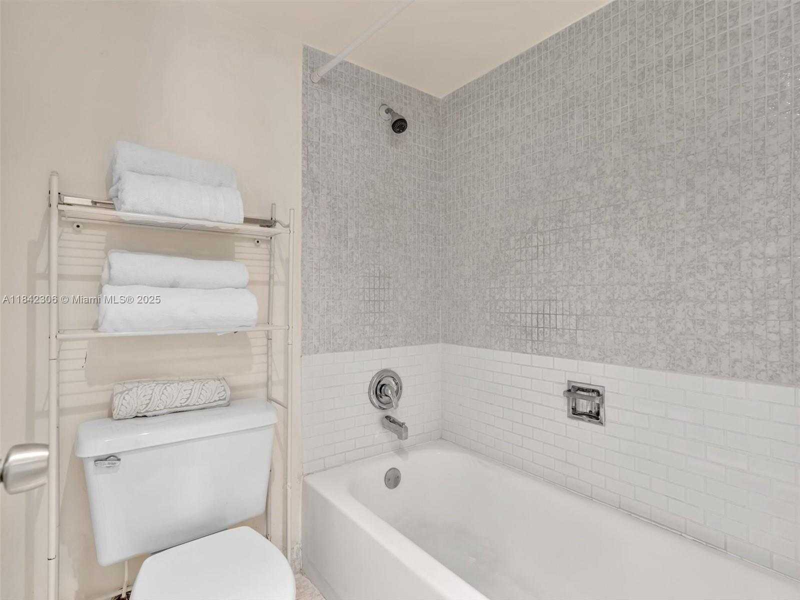Small Image of 20400 E Country Club Dr, Aventura, FL 33180, USA Number 28
