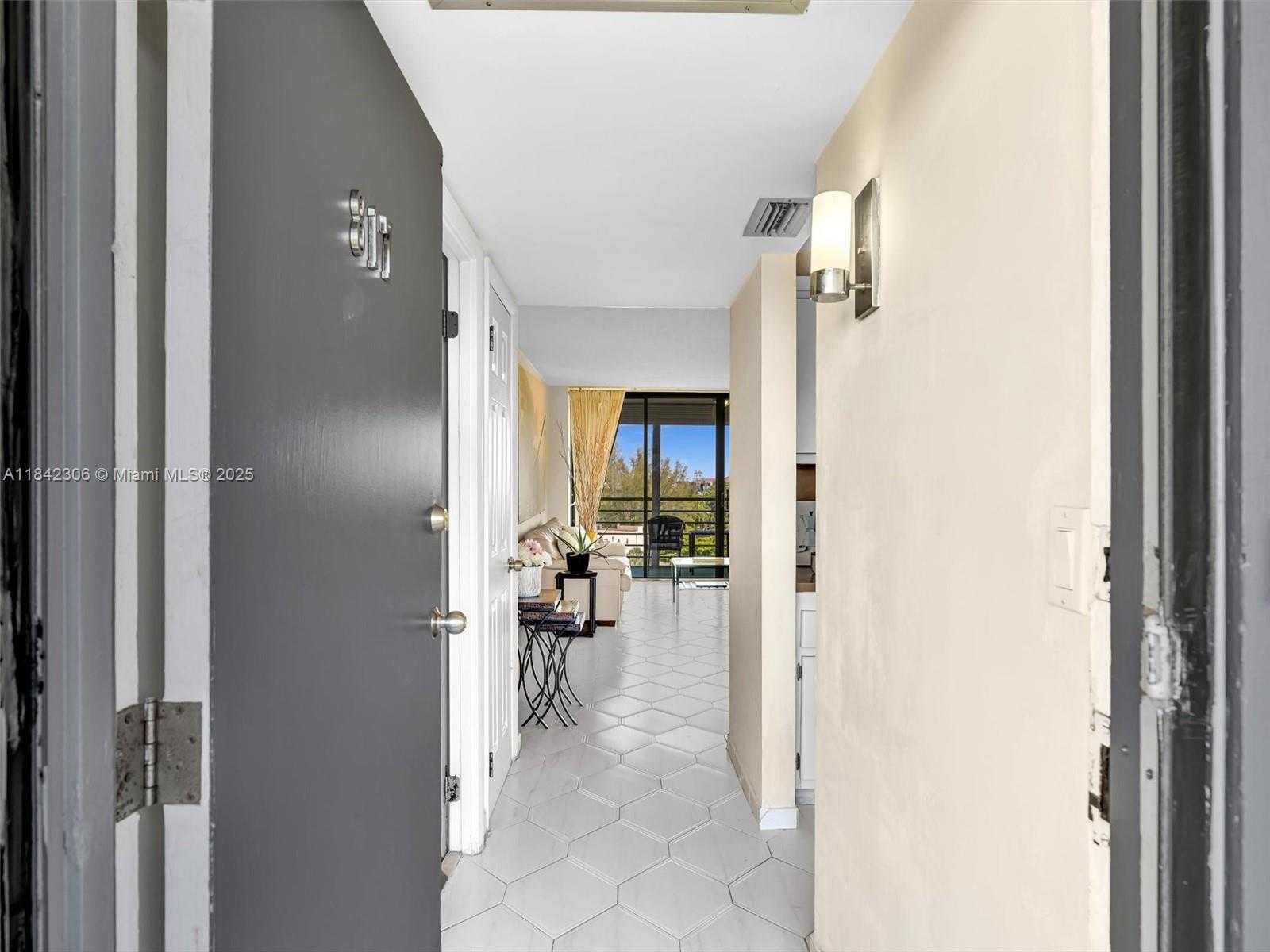 Small Image of 20400 E Country Club Dr, Aventura, FL 33180, USA Number 3