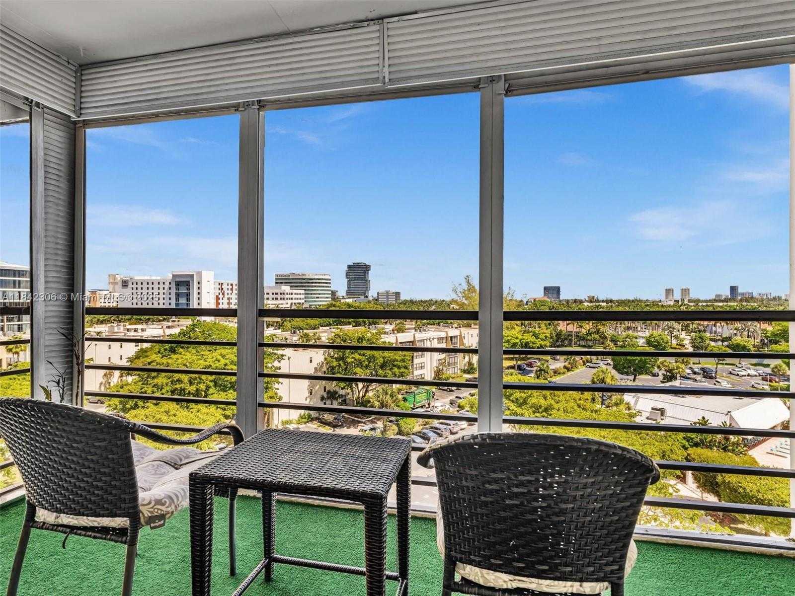Small Image of 20400 E Country Club Dr, Aventura, FL 33180, USA Number 30