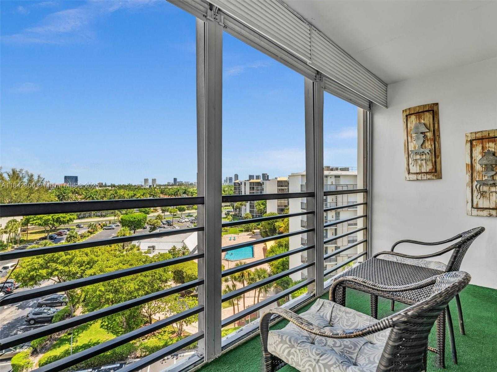Small Image of 20400 E Country Club Dr, Aventura, FL 33180, USA Number 32