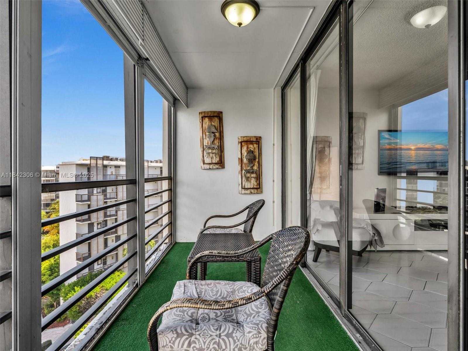 Small Image of 20400 E Country Club Dr, Aventura, FL 33180, USA Number 33