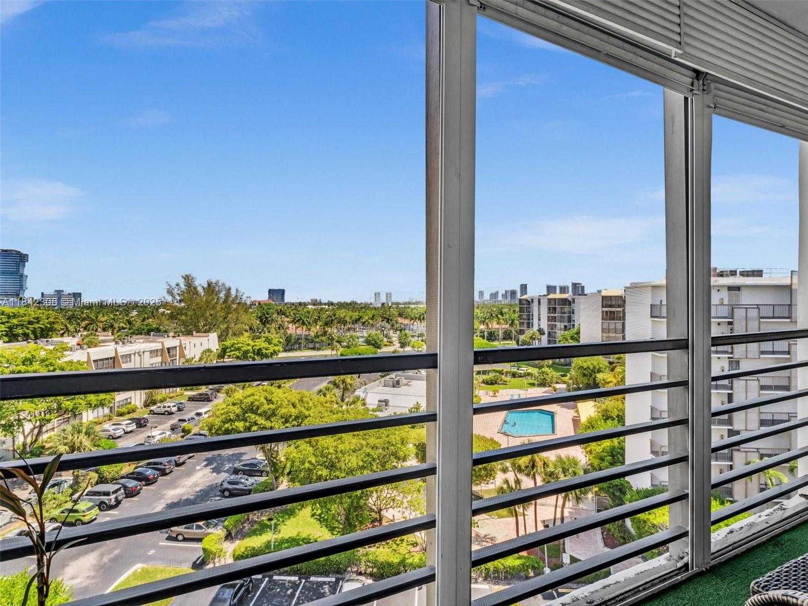 Small Image of 20400 E Country Club Dr, Aventura, FL 33180, USA Number 34