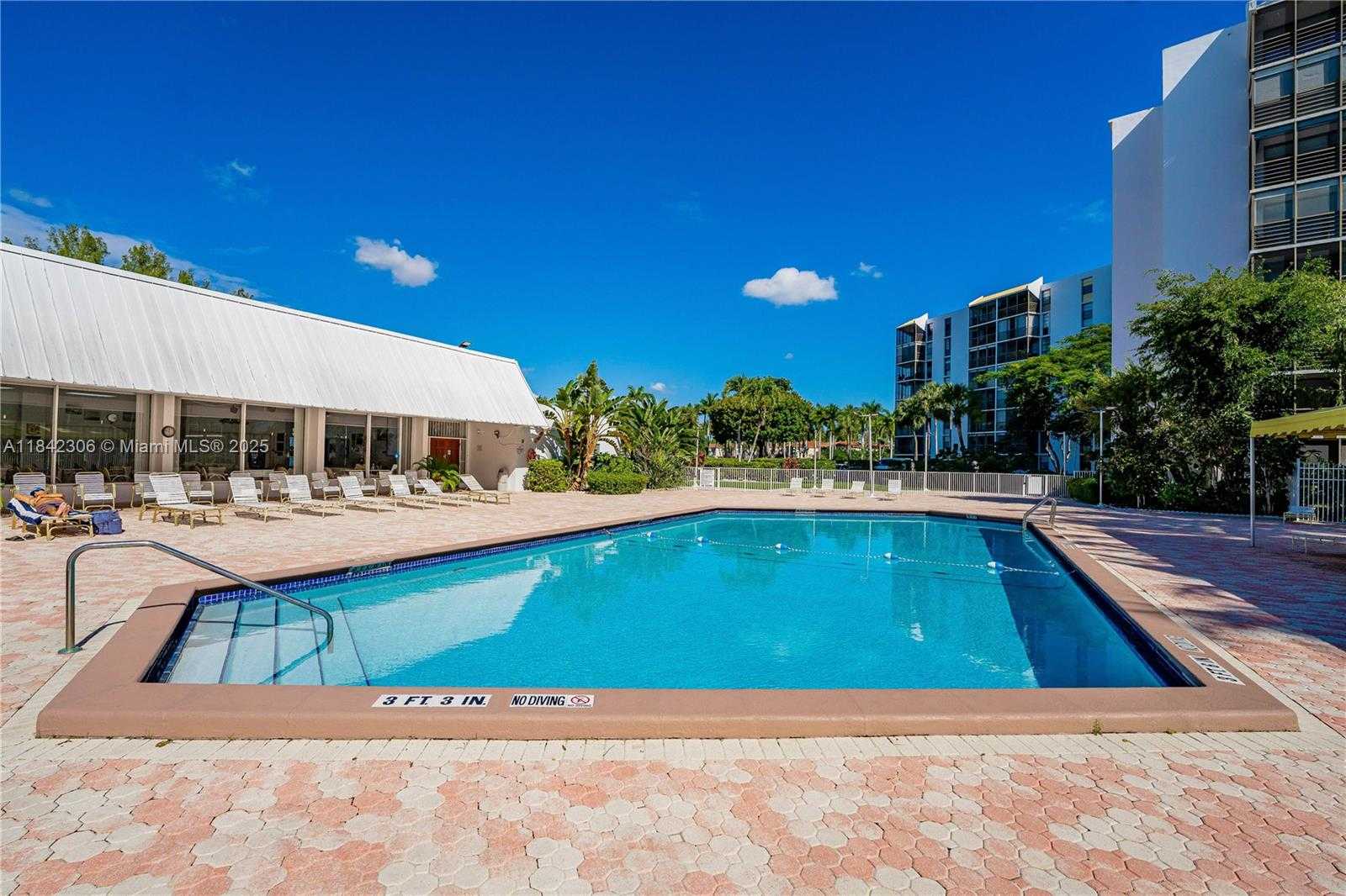 Small Image of 20400 E Country Club Dr, Aventura, FL 33180, USA Number 37