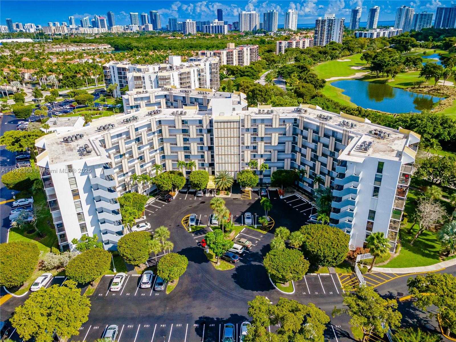 Small Image of 20400 E Country Club Dr, Aventura, FL 33180, USA Number 39