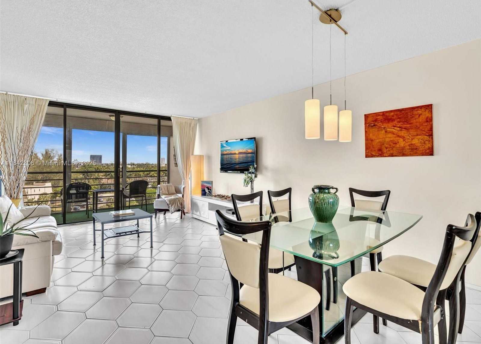 Small Image of 20400 E Country Club Dr, Aventura, FL 33180, USA Number 9