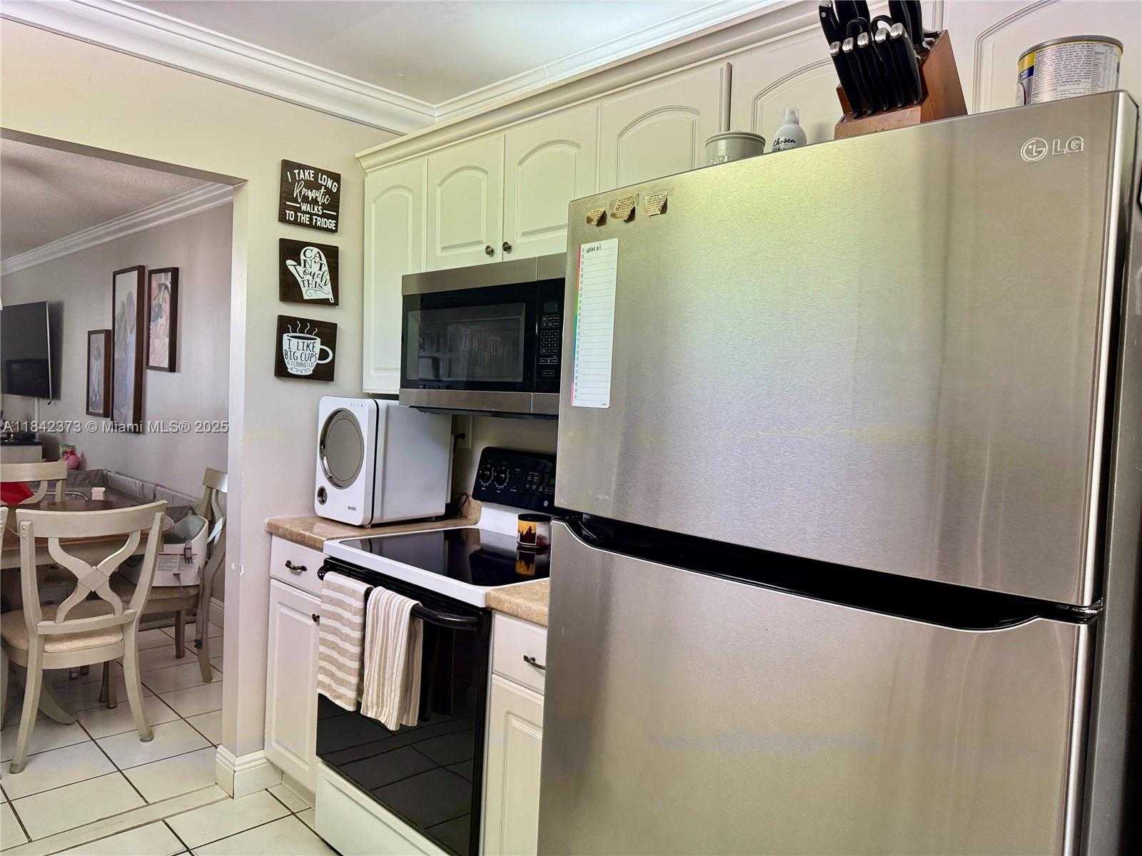 Small Image of 185 LAKEVIEW DR #101, Weston Number 10
