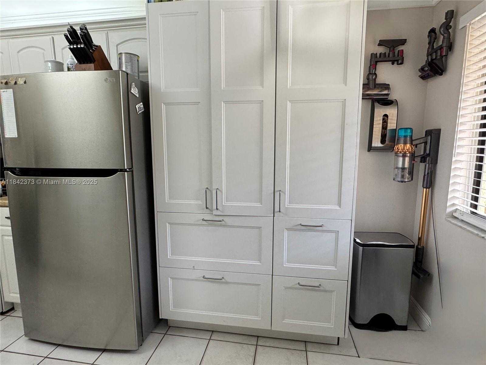 Small Image of 185 LAKEVIEW DR #101, Weston Number 11