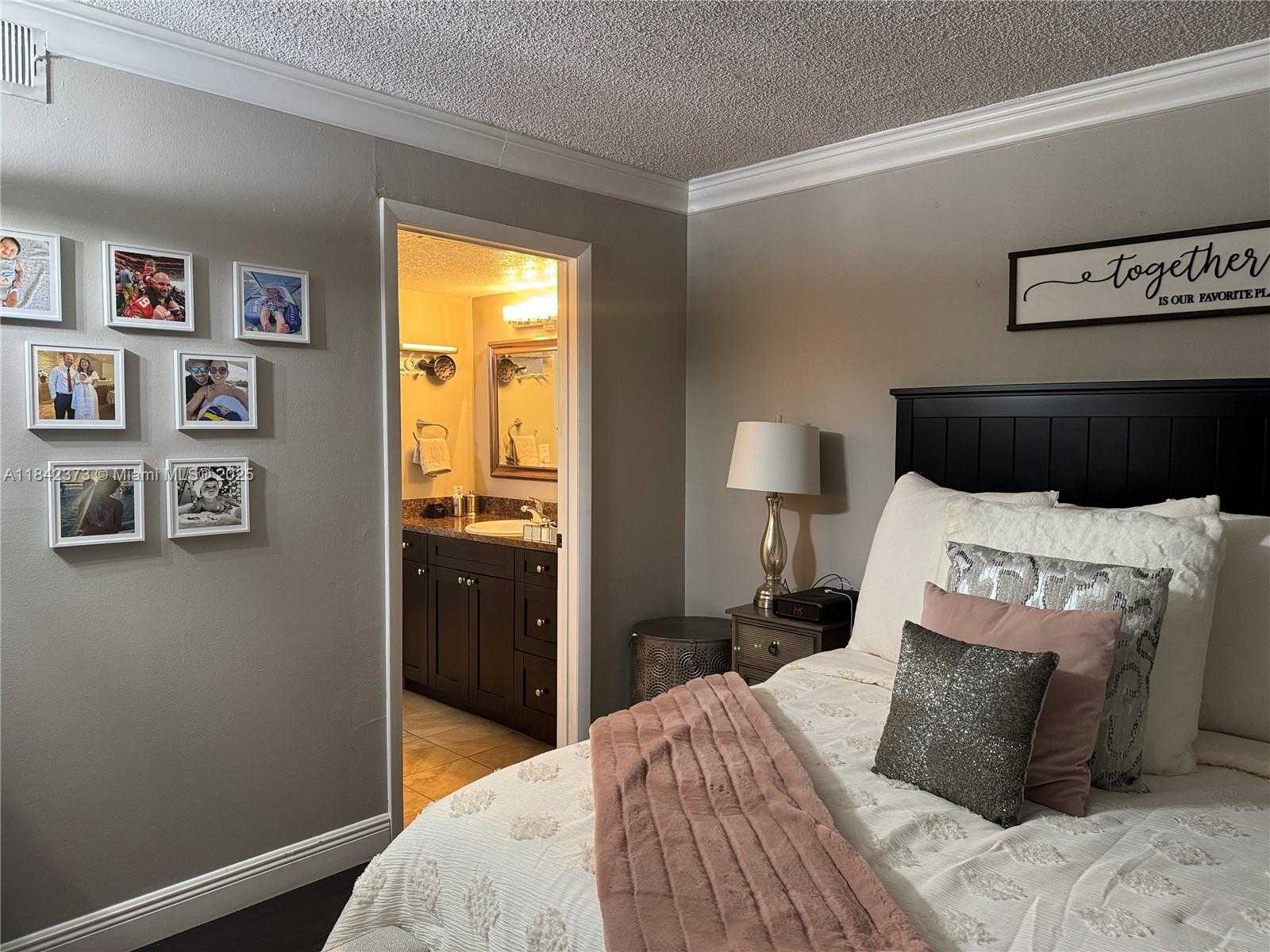 Small Image of 185 LAKEVIEW DR #101, Weston Number 18