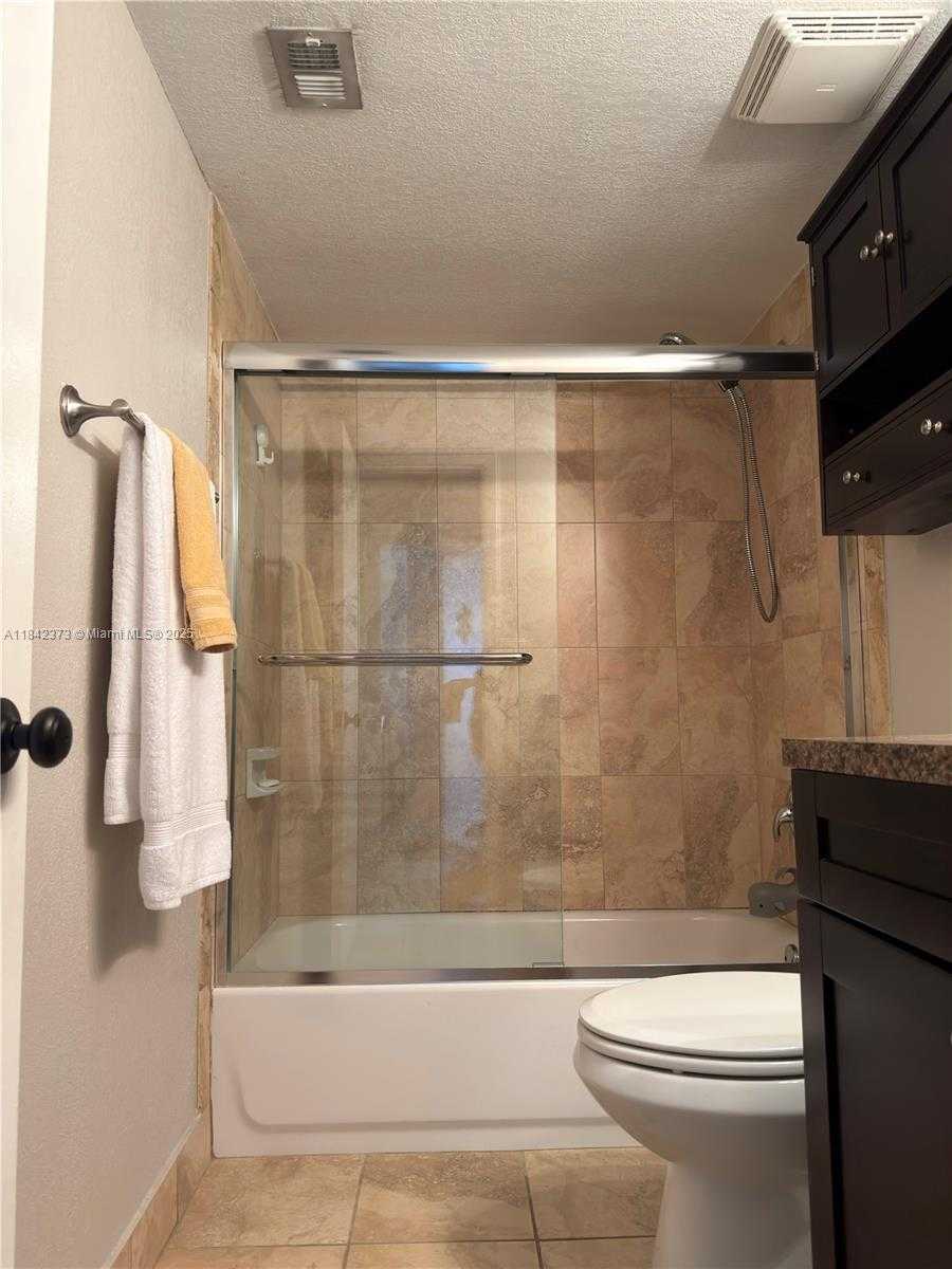 Small Image of 185 LAKEVIEW DR #101, Weston Number 21