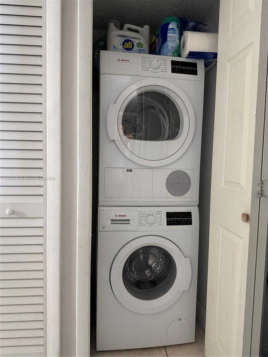 Small Image of 185 LAKEVIEW DR #101, Weston Number 24