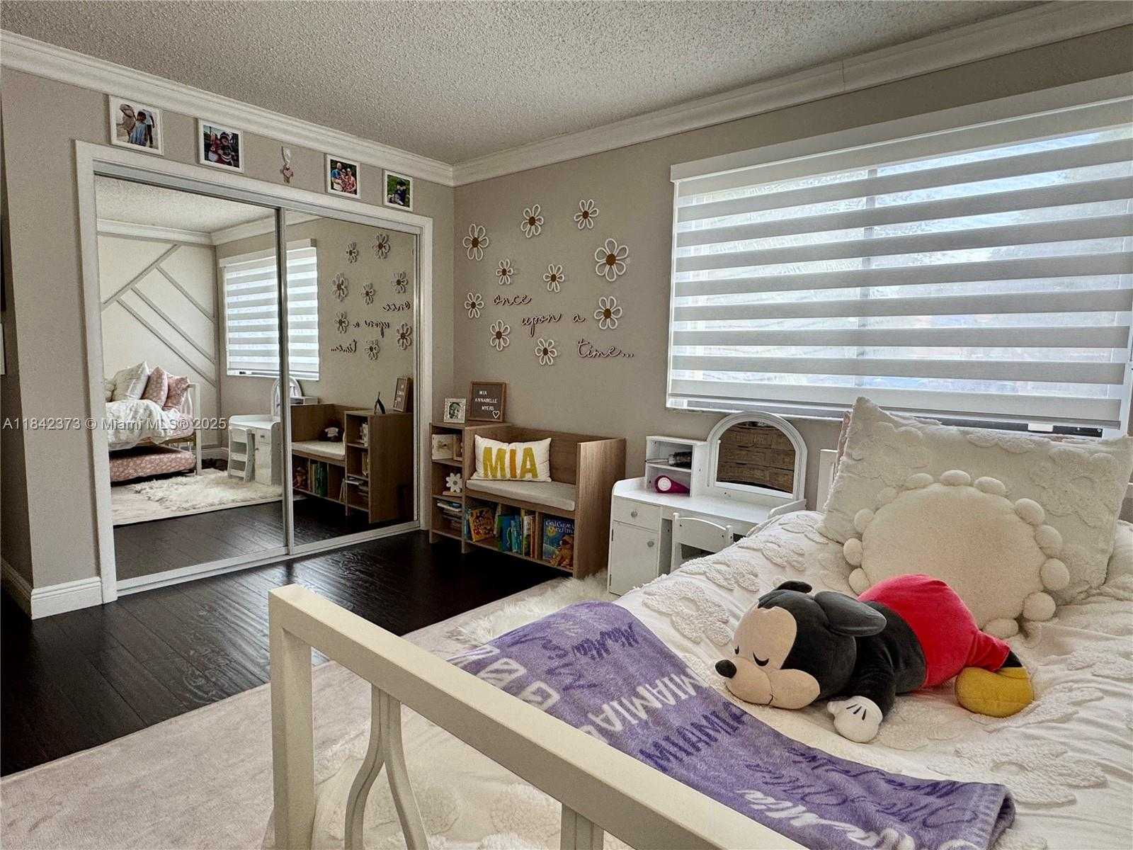 Small Image of 185 LAKEVIEW DR #101, Weston Number 3
