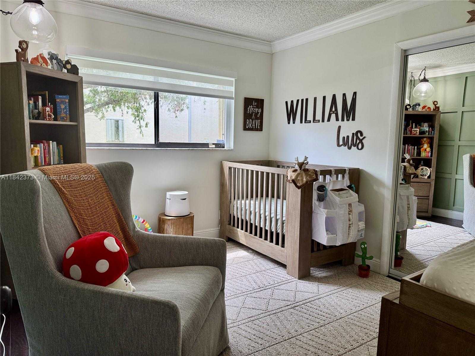 Small Image of 185 LAKEVIEW DR #101, Weston Number 4